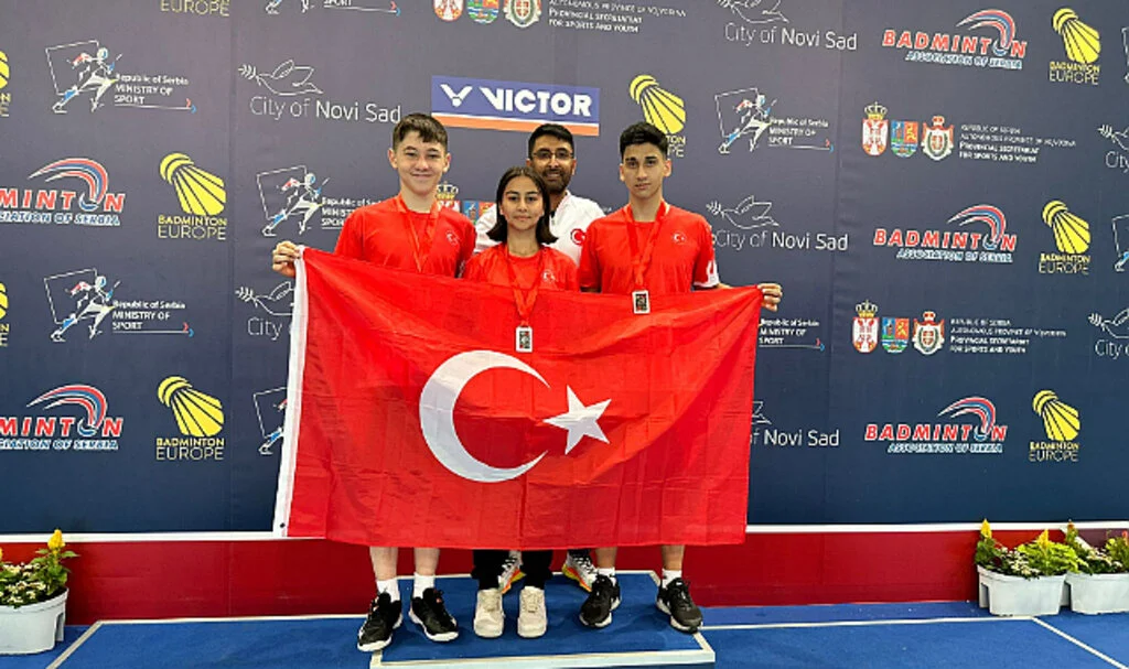 Badmintonda Çifte Başarı