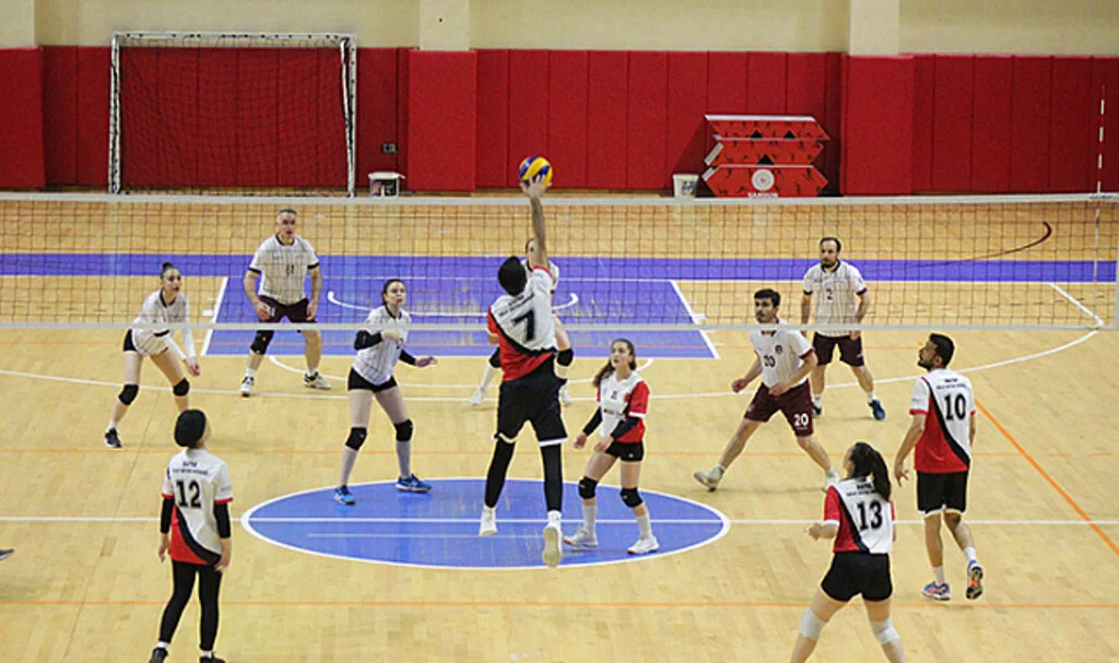 Bafra'da Kurumlar Arası Atatürk Kupası Voleybol Turnuvası Sona Erdi
