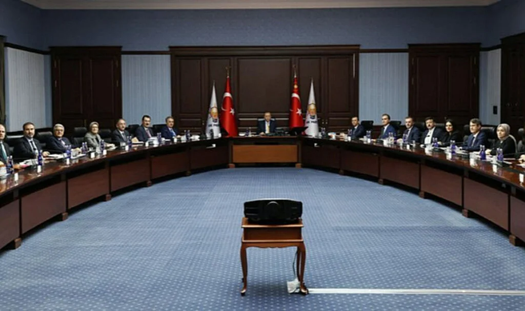 Bahçeli'nin '100 İl, Bin İlçe' Açıklaması AK Parti'nin Gündeminde