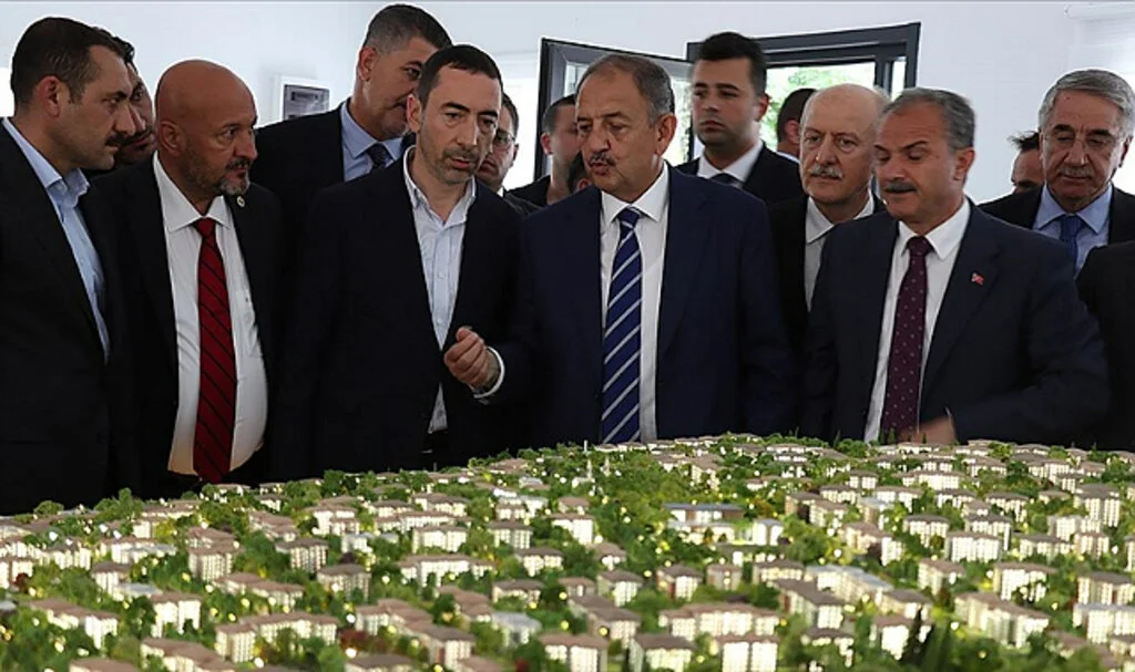 Bakan Özhaseki: Deprem Bölgesindeki 319 Bin Civarındaki Bağımsız Birimi 1 Yıl İçinde Teslim Edeceğiz