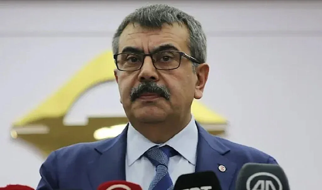 Bakan Tekin’den Deprem Bölgesindeki Eğitimle İlgili Açıklama