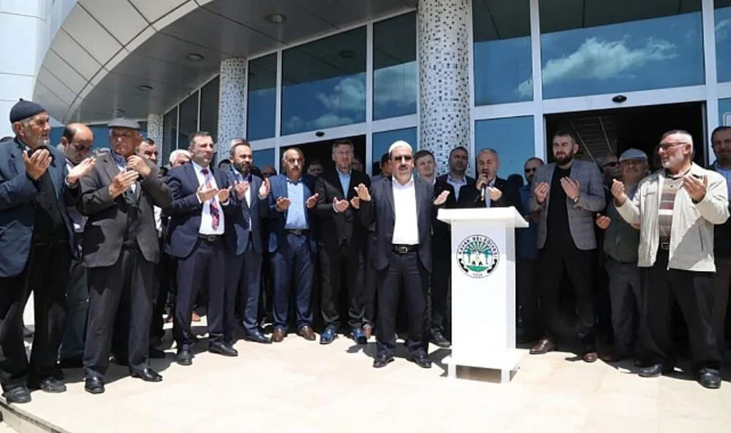 Başkan Sarıcaoğlu Hacı Adaylarını Dualarla Yolcu Etti
