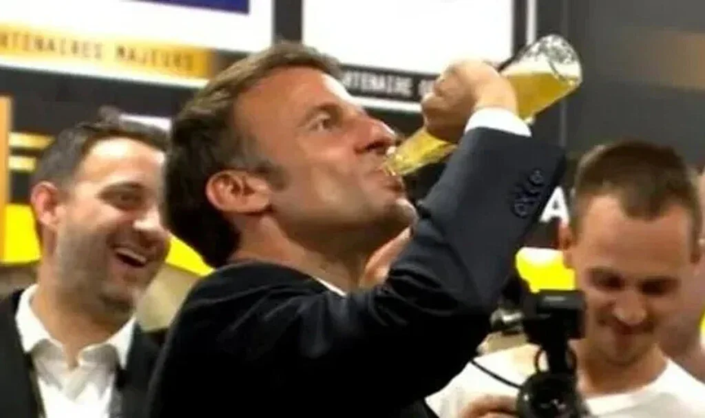 Birayı Kafasına Diken Macron Tartışma Yarattı