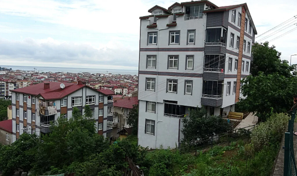Cam Silerken 5. Kattan Düştü 