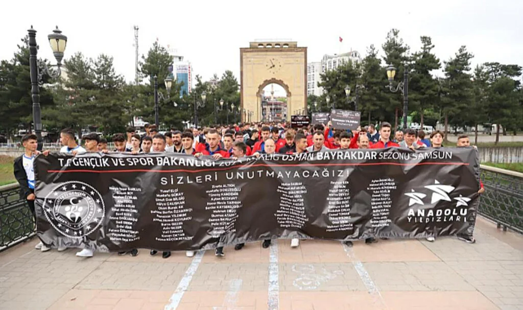 Çarşamba'da Ragbi Takımlarından Kortej Yürüyüşü