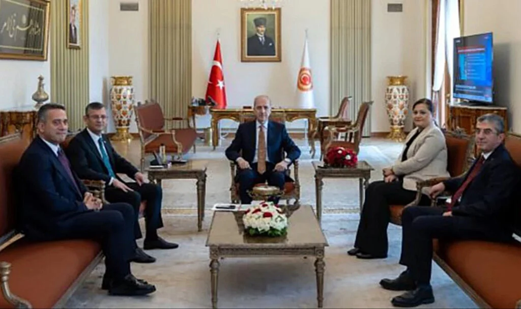 CHP Grup Başkanı Özgür Özel ve Heyeti TBMM Başkanı Numan Kurtulmuş'u Tebrik Etti