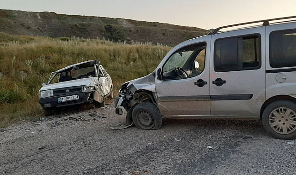 Çorum'da iki araç çarpıştı, düğüne giden 8 kişi yaralandı