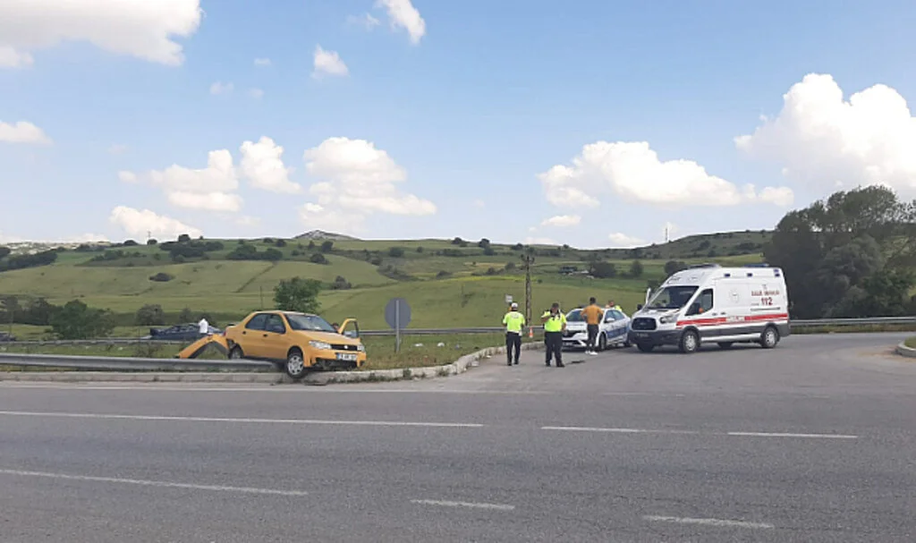 Çorum'da İki Ayrı Trafik Kazasında 8 Kişi Yaralandı