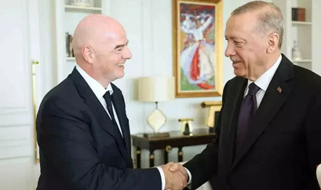 Cumhurbaşkanı Erdoğan, FIFA Başkanı ve UEFA Başkanıyla Görüştü