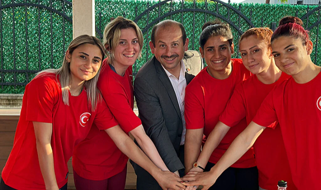 Dereci Milli Sporcularla Buluştu 