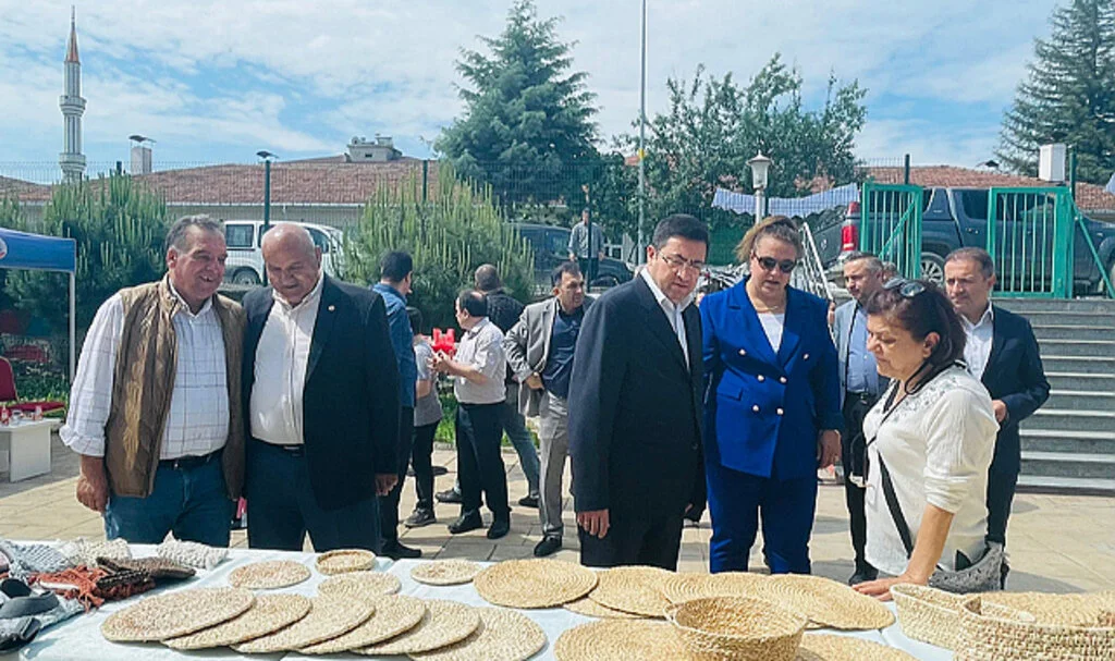 El Sanatları Sergisi ve Atölye Çalışmaları Alaçam Gençlik Merkezi'nde Sergilendi