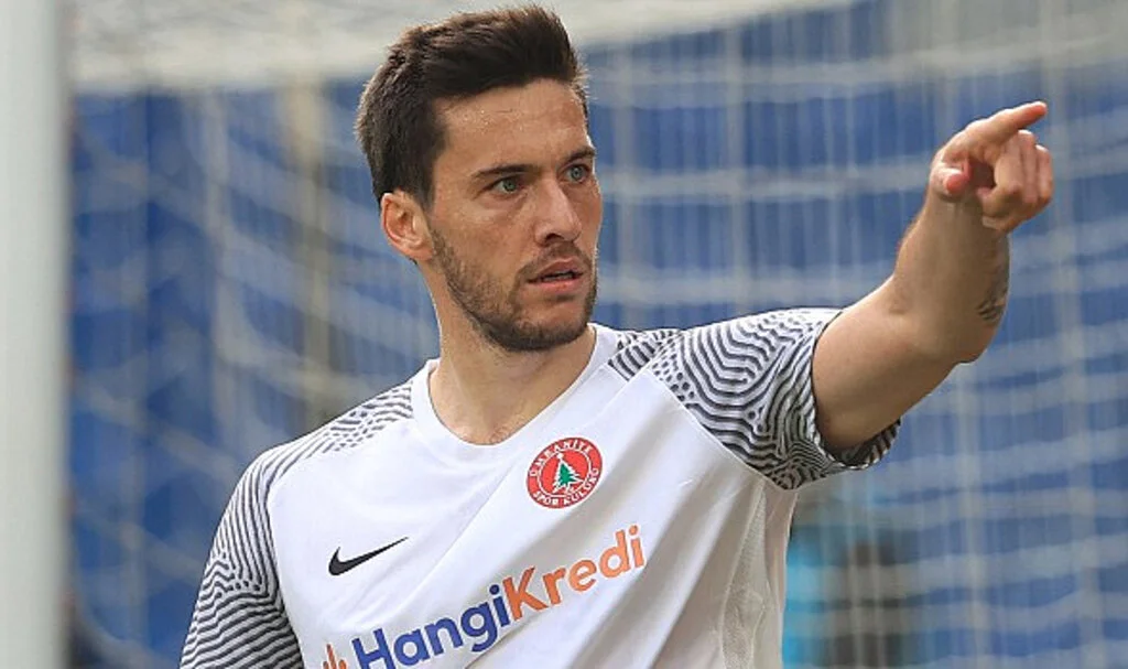 Fenerbahçe'de Umut Nayir harekatı