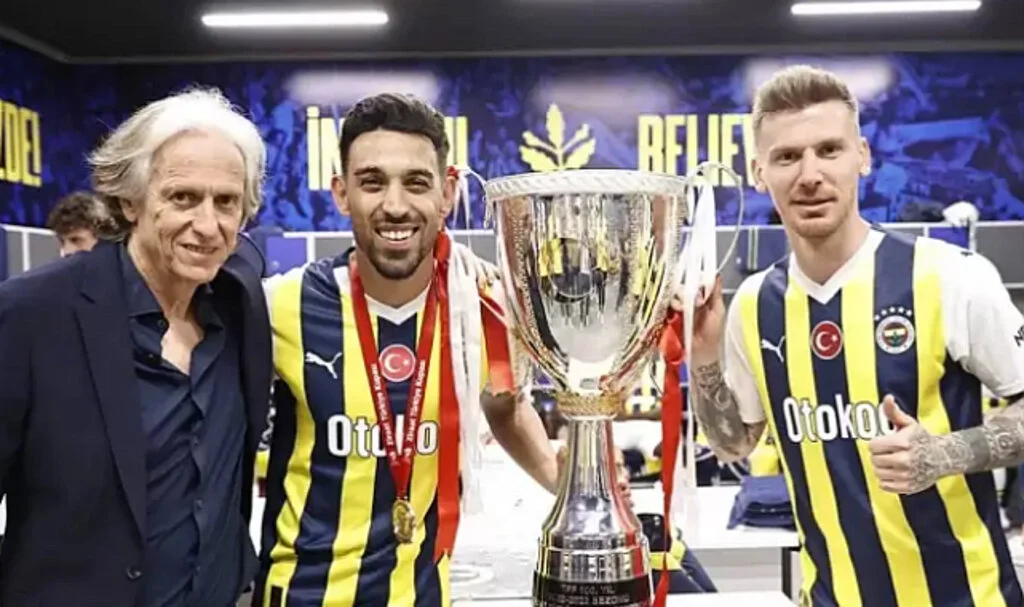 Fenerbahçe İki İsmi Gündemine Aldı