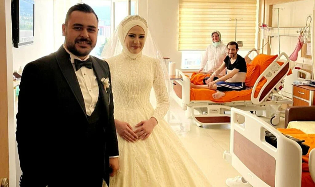 Gelinin Vefası: Karaciğer Nakli Olan Dayısını Gelinliğiyle Hastanede Ziyaret Etti