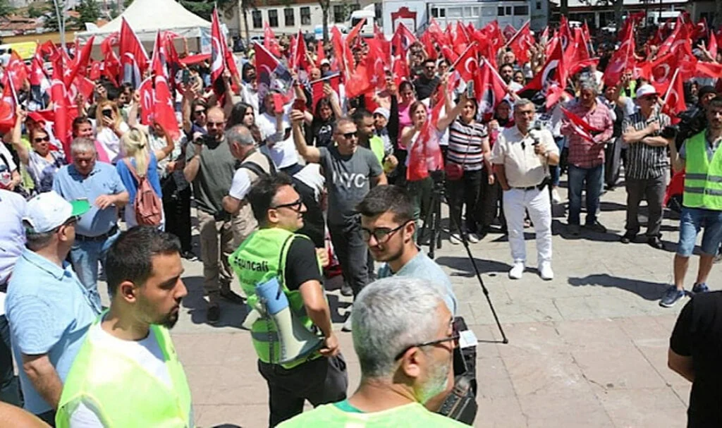Günçalı Köylülerinden Valilik Önünde ‘Maden’ Eylemi