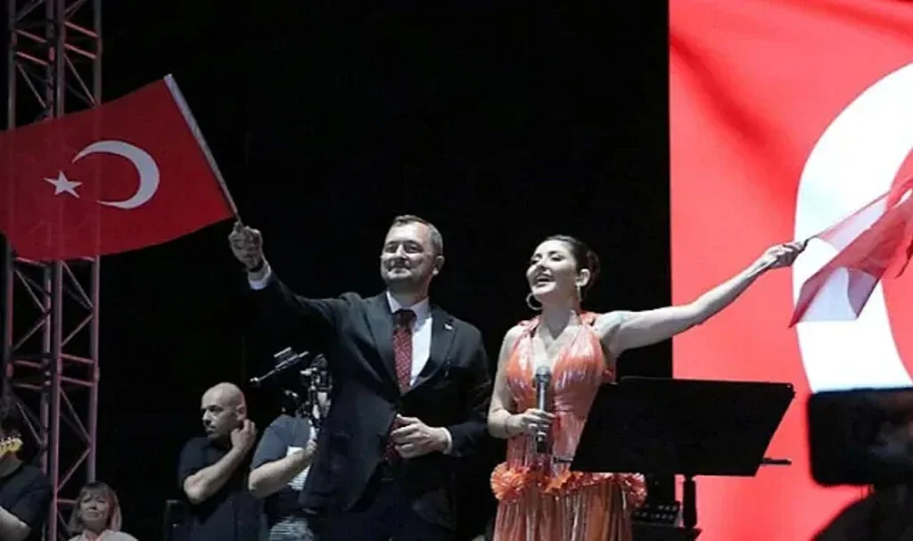 Gündemi Meşgul Etmemek İçin İstifa Etmiş