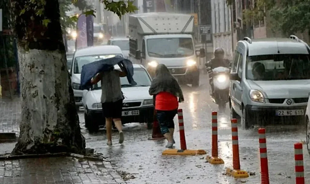 Hafta Sonu Hava Durumuna Dikkat: Sağanak Uyarısı Geldi