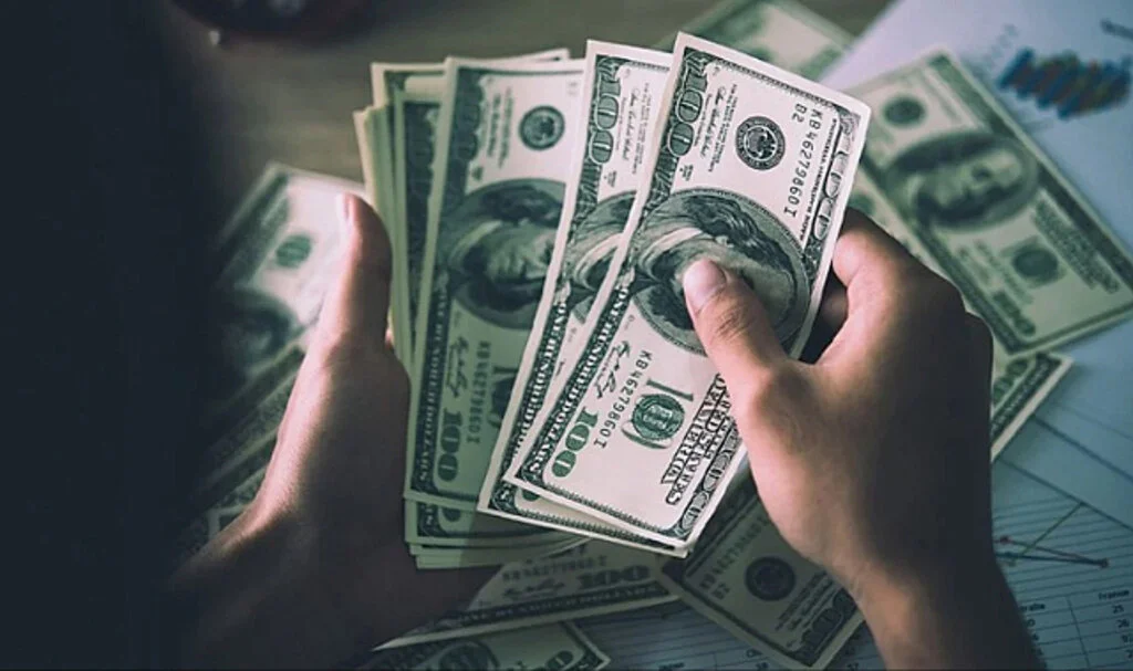 Haftanın İlk İş Gününe Rekorla Başlayan Dolar ve Euronun Ateşi Sönmüyor