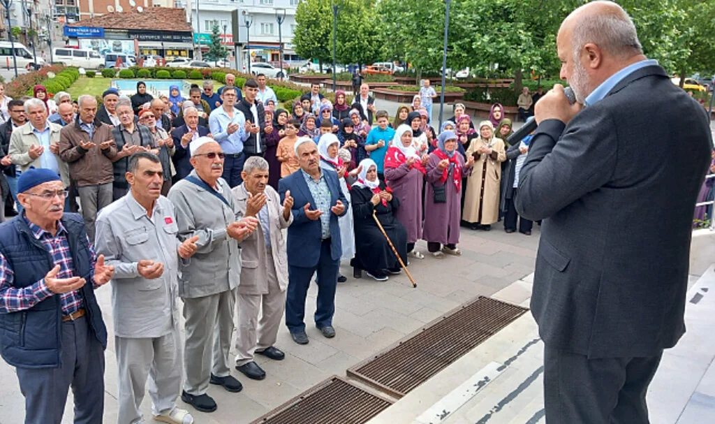Havza’da hacı adayları kutsal topraklara uğurlandı