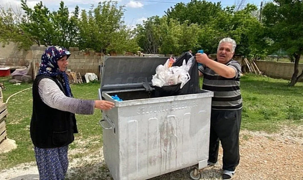 İçinde 400 Bin Lira Bulunan Poşeti Çöpe Attılar