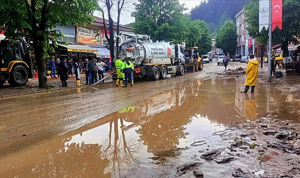 Karadeniz Bölgesi'ndeki Selden Etkilenen İşletmelere KOSGEB'den 300 Bin Liralık Acil Destek Kredisi