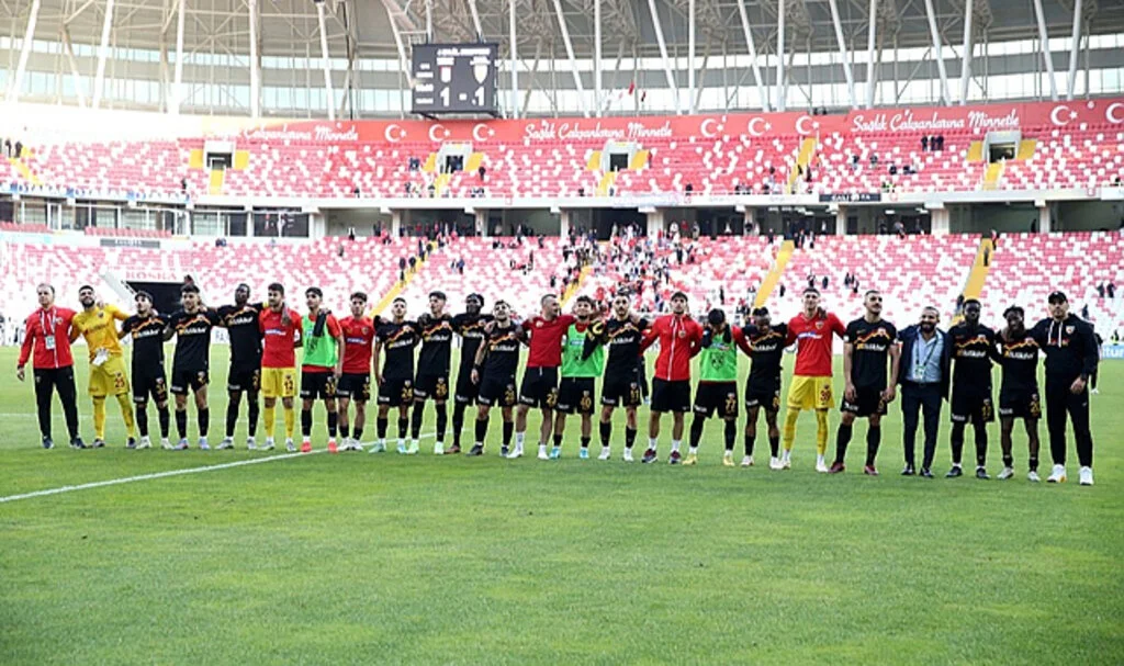 Kayserispor'da 2 ayrılık açıklandı