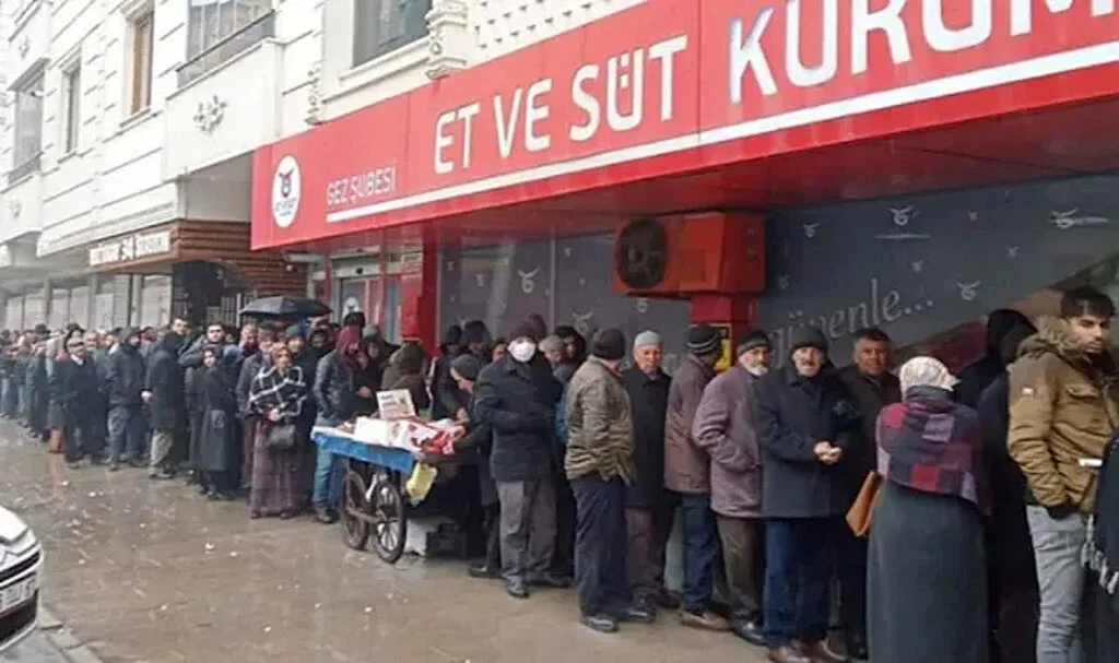 Kuyruklar Uzayınca Mağazalar Kapandı