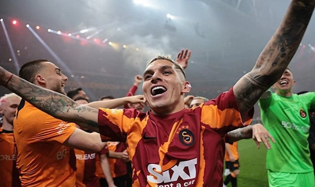 Lucas Torreira’nın menajerinden açıklama: Lazio ile görüşeceğim