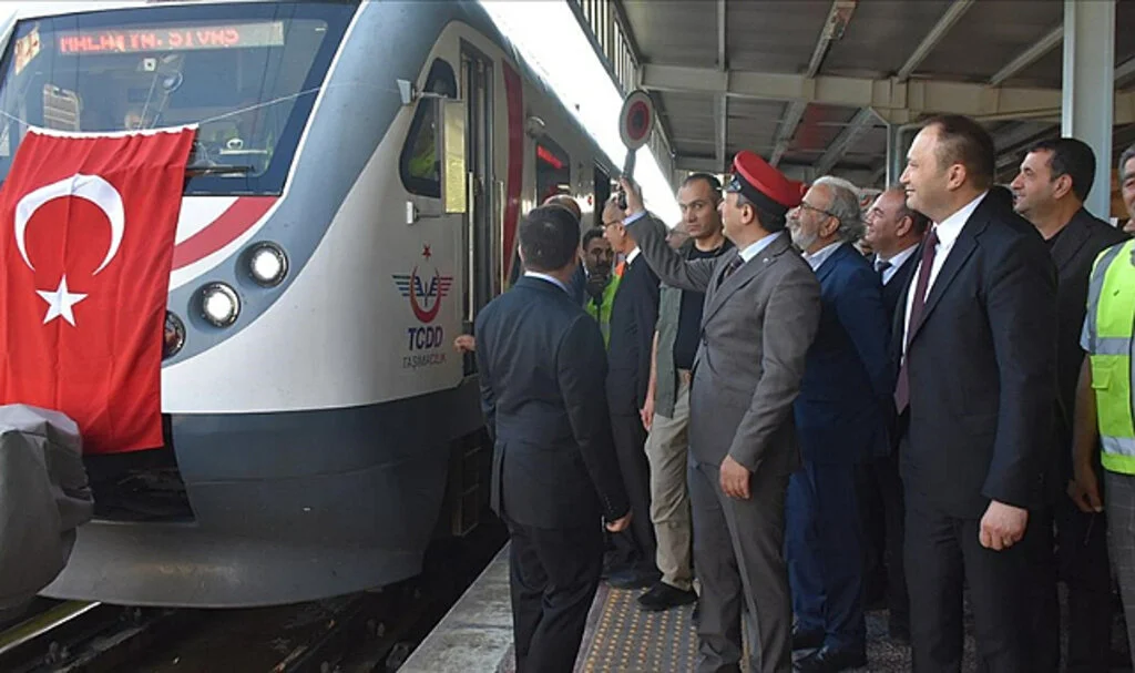 Malatya'yı Hızlı Trenle Ankara ve İstanbul'a Bağlayacak Sivas Bölgesel Treni Seferleri Başladı