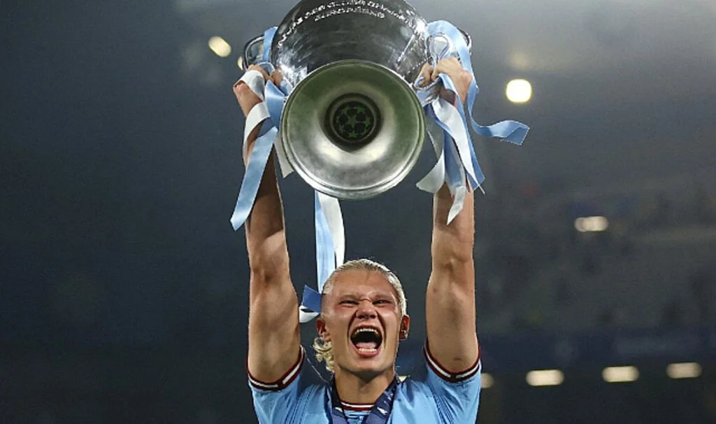 Manchester City’nin golcüsü Erling Haaland hem kral hem şampiyon oldu!