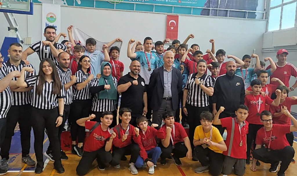 Mete Adanır'da Bilek Güreşi Heyecanı