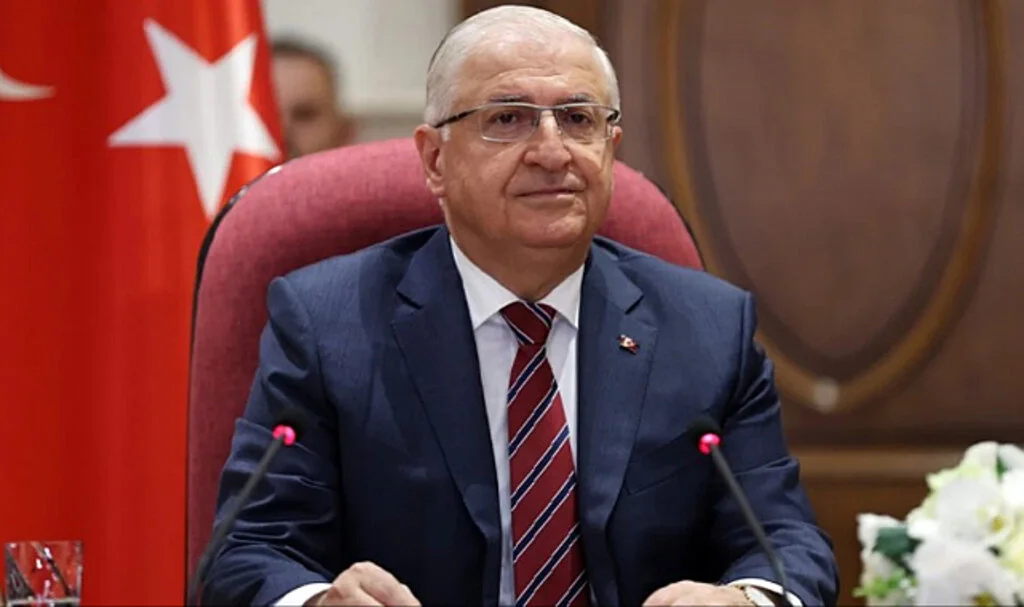 Milli Savunma Bakanı Güler'in Devir Teslim Törenindeki "Mavi Vatan" Vurgusu Yunan Gazetelerine Manşet Oldu