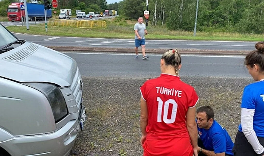 Milliler Polonya’da Trafik Kazası Geçirdi