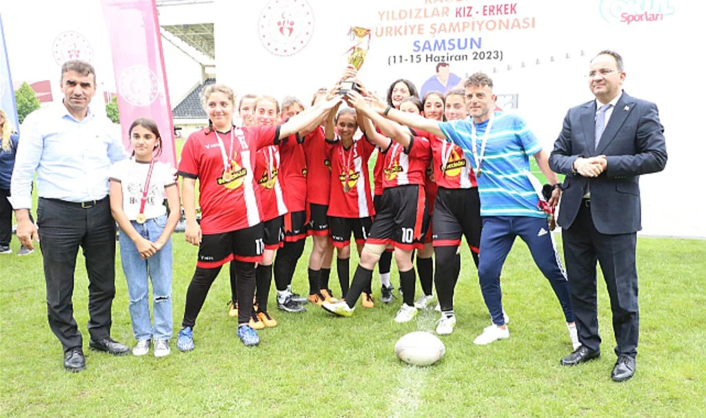 Ragbide şampiyon Bafra İsmail Çolak Ortaokulu