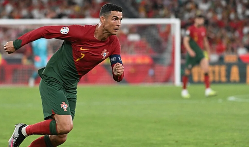 Ronaldo, milli takım formasıyla 200 maça çıkan ilk futbolcu oldu