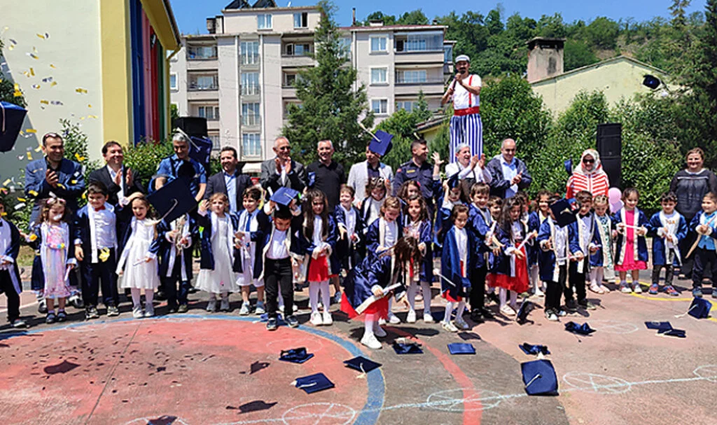 Salıpazarı İlçesinde Anaokulu Öğrencileri Mezuniyet Heyecanı Yaşadı