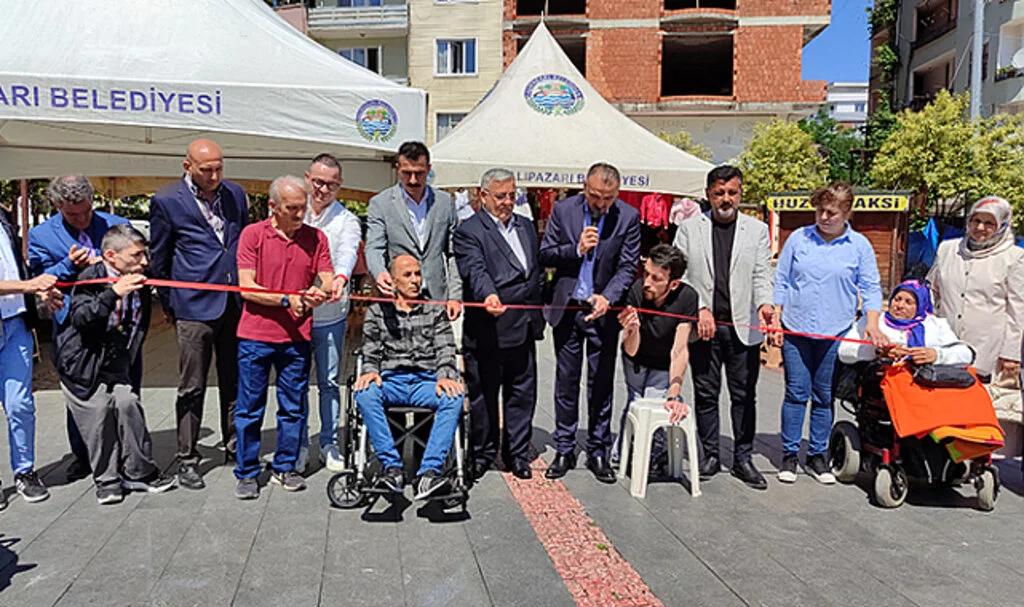 Salıpazarı'nda Engelliler Yararına Kermes Düzenlendi