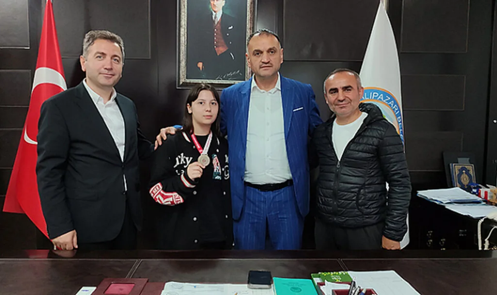 Salıpazarı'nın Gururu Oldu