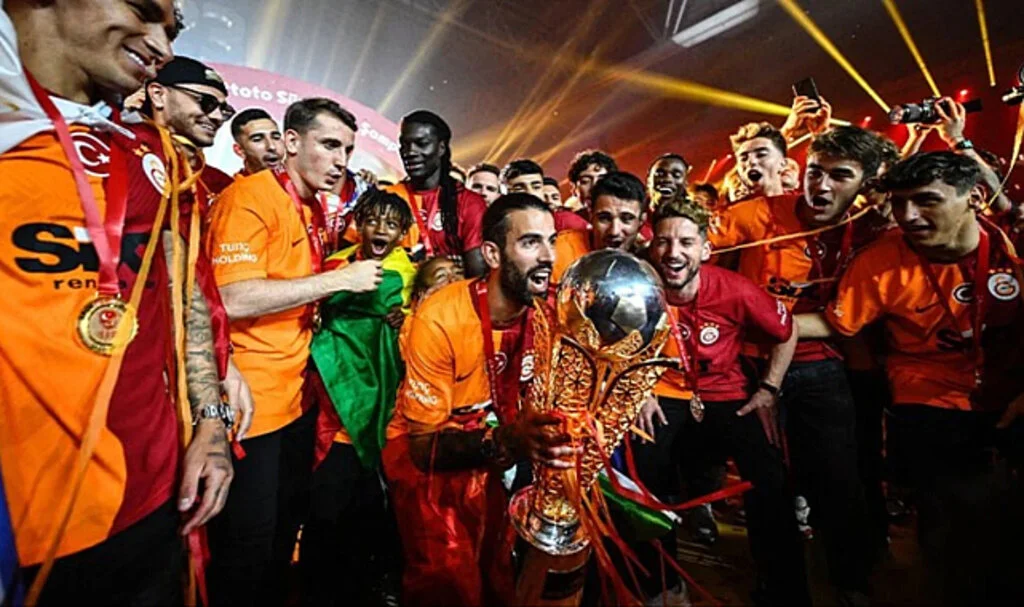 Şampiyonluğun Ardından Ayrılığını İlk İlan Eden Gomis Oldu: Devam Edemeyeceğim