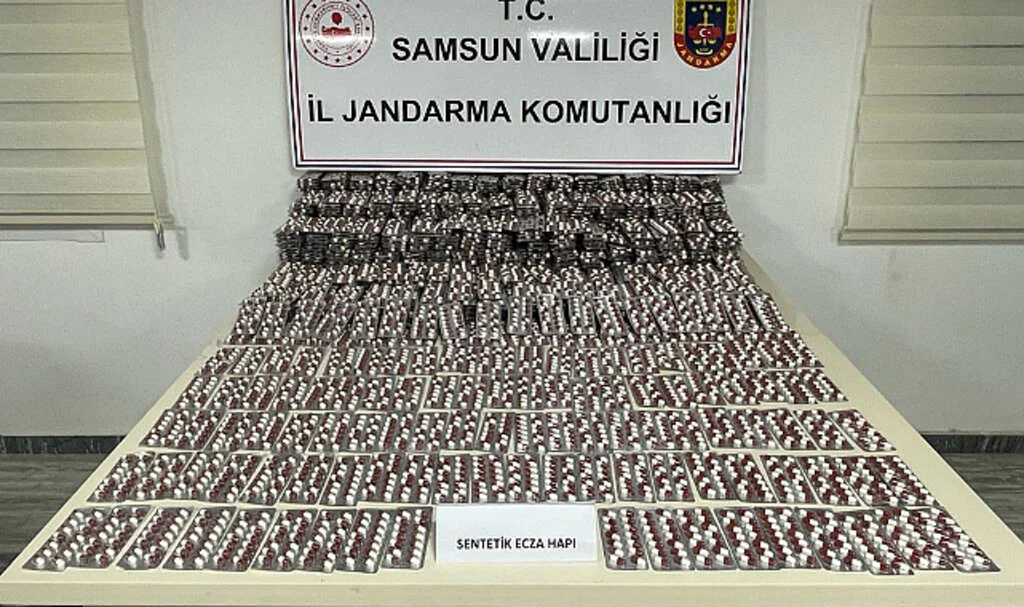 Samsun'da 32 Bin 75 Sentetik Ecza Ele Geçirildi