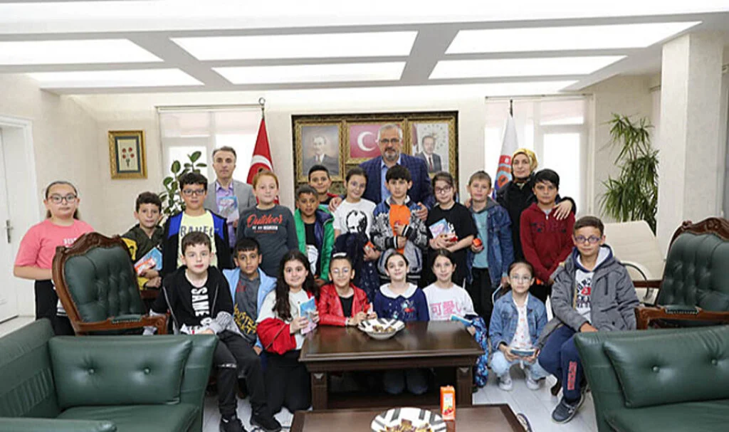 Samsun'da 4'üncü Sınıf Öğrencileri "Kanatlı Kelimeler" İsimli Şiir Kitabı Çıkardı