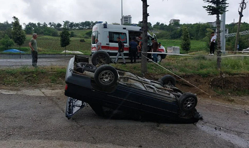 Samsun'da Bayram Gezmesine Giden Gençlerin Aracı Takla Attı: 3 Yaralı