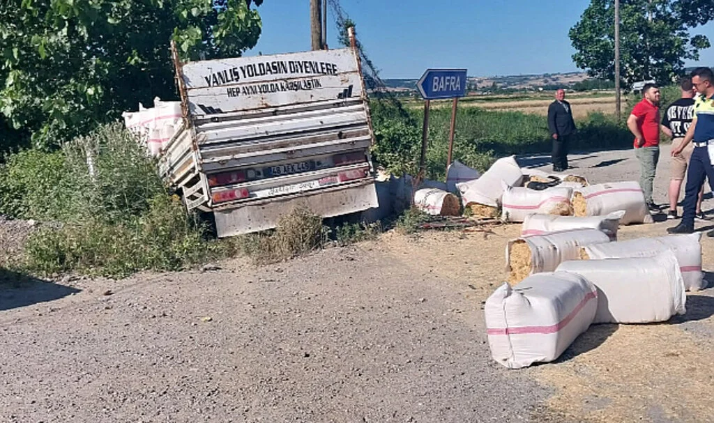 Samsun'da İki Kamyonet Çarpıştı, 3 Kişi Yaralandı