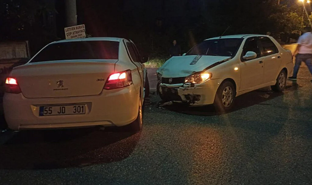 Samsun'da İki Otomobil Çarpıştı: 2 Yaralı