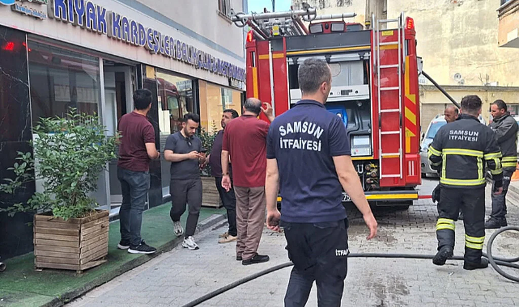 Samsun'da İş Yerinin Bacasında Çıkan Yangın Hasara Neden Oldu