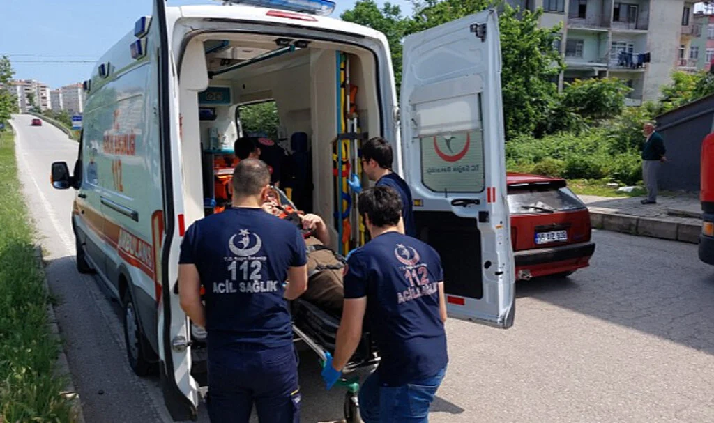 Samsun'da minibüs hafif ticari araçla çarpıştı: 3 yaralı