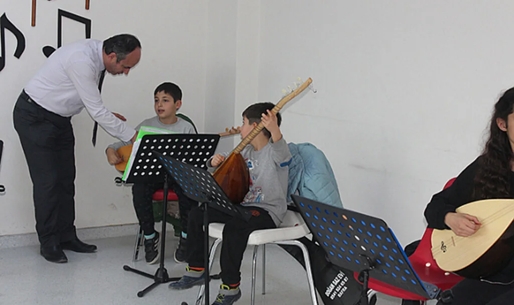 Samsun'da Öğrenciler Müzikle Stres Atıyor 