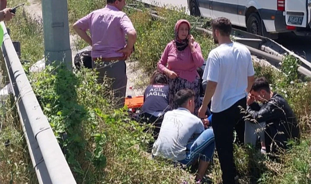 Samsun'da otomobil yayalara çarptı: 2 yaralı