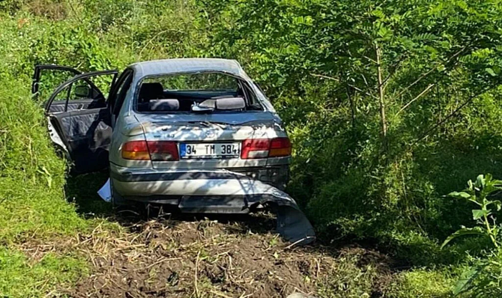 Samsun'da Otomobil Yoldan Çıktı: 3 Yaralı
