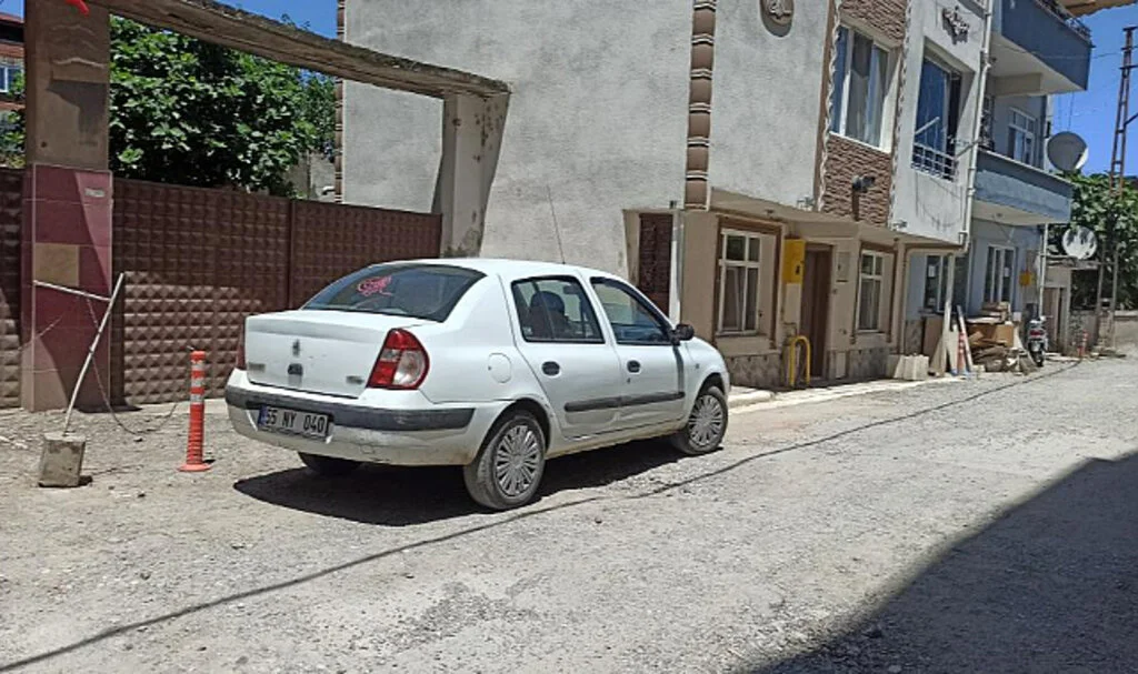 Samsun'da Park Halindeki Otomobilden Hırsızlık